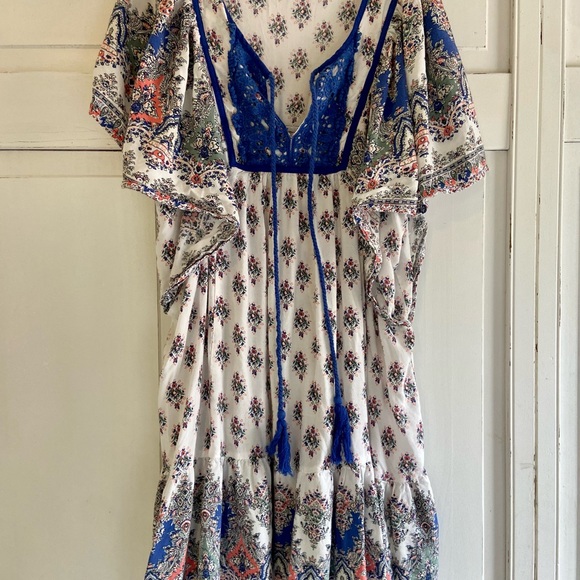 Womens flowy peasant blouse with flutter sleeves - Picture 3 of 9